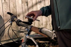 Fidlock VACUUM Uni Phone Patch - Zwart -Fiets Verkoop VC 01600 BLK fidlock vacuum uniphonepatch trekking 1